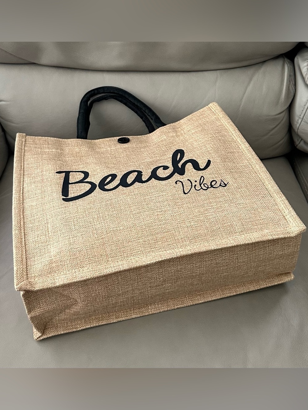 NEW BEACH VIBES JUTE BURLAP STYLE BUTTON LATCH TOTE